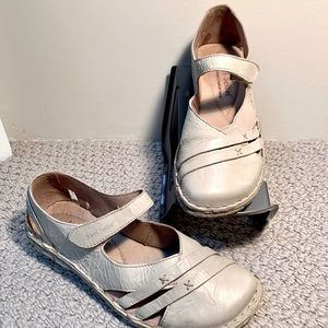 Josef Seibel 39 cream/beige flats